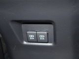 充電用USB端子付き。スマートフォンなどの充電に便利です。