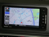 【7インチ】目的地を設定すれば、初めての場所でも簡単に行くことが出来ます。(音楽だって聴けちゃいます。)今や欠かせないアイテムですね。カーナビと共に楽しいカーライフを送って下さい!