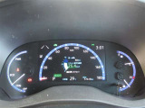 スピードメーターはとても見やすく運転しやすいです