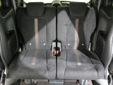 後部座席もゆったり座れます。