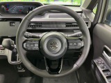 【純正革巻きステアリング】上質な革を使用することで、手にしっかり馴染みとても運転しやすいハンドルです♪