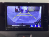 バックをするとき自動でリアの様子が映る『リアカメラ』付き! 画面で確認しながらバックが出来るので駐車の時も安心です。