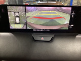 狭い場所での駐車やすれ違いなどでより的確な運転操作に役立つ360&deg;ビューモニターが装備されています。