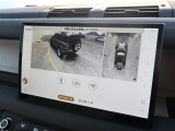 【3Dサラウンドカメラ】周囲の安全確認をアシストする機能です。3D車外ビュー、360&deg;オーバーヘッドビューを 利用して、狭いスペースでも安心、スムーズに運転操作ができます。