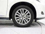 純正アルミホイールを装着しており、タイヤサイズは235/55R/18です。