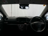 見通しのよいすっきりとした視界で、誰でも運転しやすいです。運転のしやすさは疲れにくさにも繋がりますよ♪