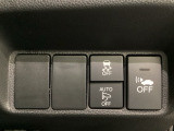 VSA(ABS+TCS+横滑り抑制)解除のオンオフスイッチなどはハンドルの右側に装備しています。