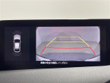 【バックモニター】後ろのカメラの映像をモニターに映し出すことができます!後方の見えない死角や、障害物との距離感をしっかり確認することができます!駐車が苦手な方におすすめです。