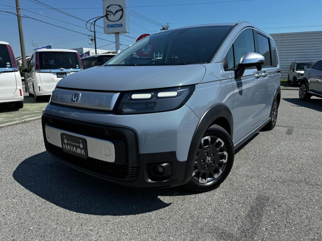 フリード 1.5 e:HEV クロスター 特別色/LEDヘッドライト/フォグランプ