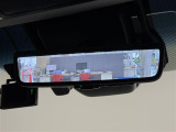 【デジタルインナーミラー】後方に設置されたカメラの映像がルームミラー型の液晶画面に送出されます。トランク内の荷物が満載でも、視界が妨げられることはありません。