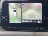 【アラウンドビューモニター】車を上から見下ろしているかのような映像で周囲の状況がひと目で確認、狭い駐車場に駐車するときも安心です♪