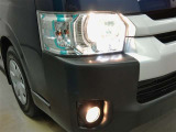 LEDヘッドライトとフォグランプのコラボです。雨や雪の日も安心!フォグランプがお車の存在を際立たせますね♪