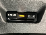 ETCがついています。高速道路の料金所の通過も楽々です。 カードの取り出しもしやすい場所についています。