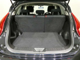 ご覧の車両以外にも多数のU-Carを展示販売しております。