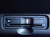 ■【ETC車載器】が装備されています。セットアップをしてお渡しとなり、ETCカードを差し込むだけで高速道路の利用が可能です。