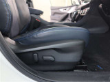 パワーシート搭載。微妙な調整が手軽にでき、ピッタリなポジションで運転することが可能です。