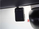 ◆ドライブレコーダー◆映像・音声などを記録する自動車用の装置です。 もしもの事故の際の記録はもちろん、旅行の際の思い出としてドライブの映像を楽しむことができます。