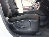 パワーシート搭載。微妙な調整が手軽にでき、ピッタリなポジションで運転することが可能です。