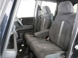 運転席と助手席は足元が繋がっているので自由に行き来しやすいので駐車場が狭いときでも助手席側からスムーズに乗り降りできて便利!