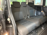 後部座席も気になるようなキズ・汚れやへたり等、大きなダメージはなく、良好な状態です。