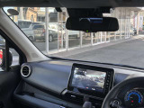 ディーラーオプション『前+車室内ドライブレコーダー』装備。表示はナビのモニター画面で行います。