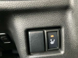 運転席にはシートヒーターを装備