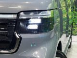 【LEDヘッドライト】悪天候や夜間走行時も良好な視界を確保し安心して運転できる高輝度LEDヘッドライトを装備!点灯速度が早く、消費電力も抑えられています。