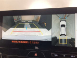 バックカメラの他に上から見下ろしたような画像が見れるアラウンド(全方位)モニター。前後左右を把握できる、すごい機能が装備されています!