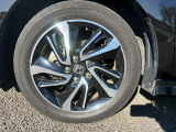☆純正アルミホイール☆車にぴったりなデザインなので足元をスタイリッシュに見せることができます☆