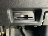 ETC車載器付きです♪高速道路をスイスイと通過!で、キャシュレス!クルマは料金所をノンストップで通過することができます☆