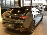 MAZDA3ファストバックのサイズは、全長 4,460$mm、全幅 1,795$mm、全高 1,440$mmで、「ちょうどいい」サイズ感が魅力のお車です。