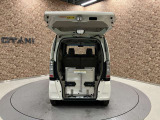 ■充実のアフターサービス■ 車の販売はもちろん、自社整備工場・自社鈑金工場・オイル交換&点検専門店舗を完備しておりますので納車後もお客様のカーライフをトータルでサポートいたします。