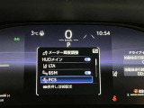 カラーヘッドアップディスプレイ付き。少ない視線移動で情報を確認できるので、運転の疲労軽減に繋がりますよ♪