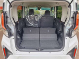 Rシートを倒せば大きな開口部の荷室スペースはとても広々としています。大きな荷室も楽々収納出来ちゃいます!!