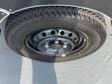 専用スチールホイール[ブラックメタリック]【145/80R12 ラジアルタイヤ】。優れた小回り