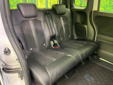 後部座席も気になるようなキズ・汚れやへたり等、大きなダメージはなく、良好な状態です。