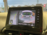 ギアをバックに入れた後、カメラボタンを押すと、運転席から見えない左側面を画面に映してくれるので、幅寄せや縦列駐車がし易くなります!
