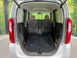 ラゲッジルームは、大容量のスペースを確保。普段のお買い物からレジャーまで、幅広く活躍してくれます!また、リアシートを倒すことでバリエーション豊かにお使いいただけます。