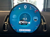 自動車業界初の円形有機ELディスプレイは、スマートフォンのように簡単に操作できます。