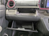 グローブボックスの収納もバッチリです