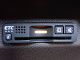 ■【ETC車載器】が装備されています。セットアップをしてお渡しとなり、ETCカードを差し込むだけで高速道路の利用が可能です。