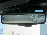 スマートリヤビューミラー装備!後席に人が乗っていたり荷物をたくさん積んでいたりしても後方の状況をルームミラーで確認できます。
