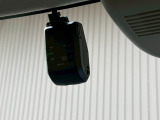 今や必需品となったドライブレコーダーも装着されています。運転中の記録を録画してくれます、万が一の時にドライブレコーダーがあれば安心です!