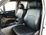 全席にブラックレザー調シートカバーが取付済み!車内の雰囲気も高級感UP♪