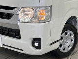 【LEDヘッドライト】悪天候や夜間走行時も良好な視界を確保し安心して運転できる高輝度LEDヘッドライトを装備!点灯速度が早く、消費電力も抑えられています。