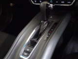 電動パーキングブレーキ・ブレーキホールドを装備してます。ホールド機能は信号待ちが多い一般道で疲労軽減になり、大好評です!