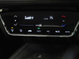 車内を快適に、オートエアコンを装備しています。
