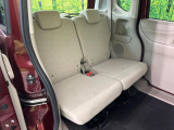 後部座席も気になるようなキズ・汚れやへたり等、大きなダメージはなく、良好な状態です。