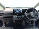 スタイリッシュなデザインのインパネ。各操作スイッチは使いやすい位置に配置されてます。