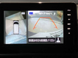 前後左右4つのカメラで、上から見たような映像をお届け、駐車時も安心、アラウンドビューモニター付(肉眼では確認し辛い左前の映像に切り替えることも可能です)。